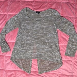 U2B women’s Open back shirt